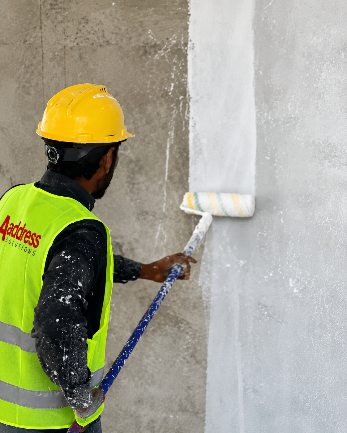 Craftsman applying a premium wall finishing coat